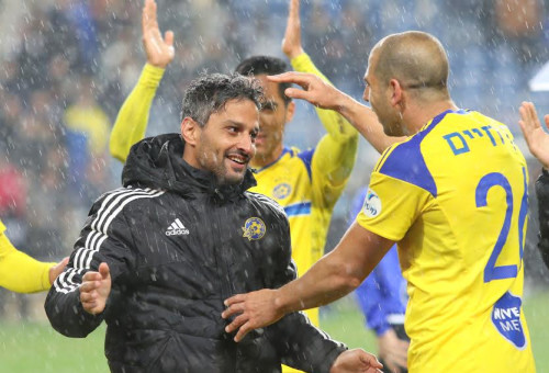 יצחקי ובן חיים. הכובש והמצטיין במשחק בתמונה משותפת (צילום: צילום: אריאל שלום)