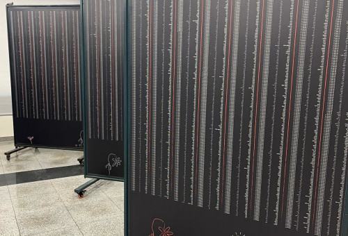 המיצב "ילד הוא ילד הוא ילד" (צילום: באדיבות קואליציית "הגיע הזמן")