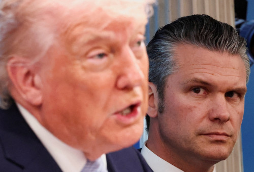 דונלד טראמפ, פיט הגסת' (צילום: REUTERS/Kevin Lamarque)