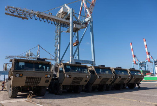 חימושים וציוד צבאי אשר הגיע לישראל כחלק מהרכבת האווירית והימית מארה"ב לישראל (צילום: אגף דוברות וקשרי ציבור במשרד הביטחון)