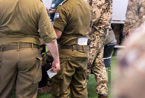 חיילי צה"ל וצבא ארה"ב במרכז הסיוע הצבאי-אזרחי (צילום: רויטרס)