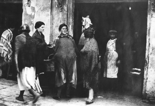 נשים בגטו ורשה (צילום: Jewish Chronicle/Heritage Images/Getty Images)