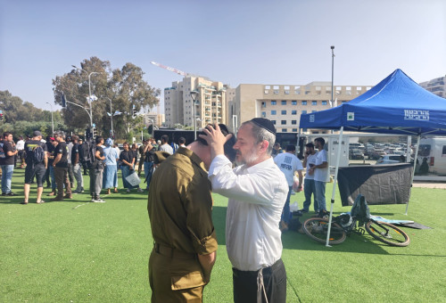 המתגייסים מהציבור החרדי בבקו"ם (צילום: ג'וש ארונסון)