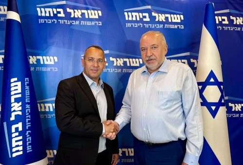 אביגדור ליברמן ושרון שרעבי (צילום: ללא קרדיט)