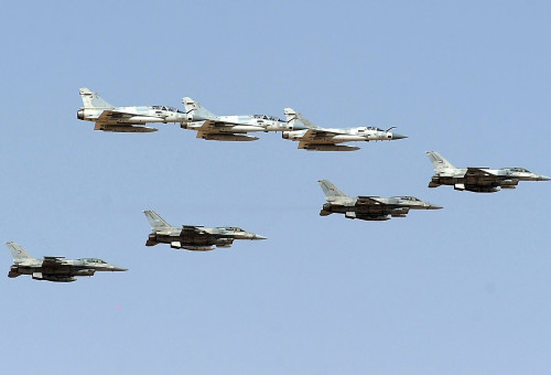 מטוסי קרב מסוג F16 של איחוד האמירויות (צילום: רויטרס)