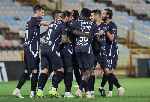 שחקני עירוני טבריה חוגגים (צילום: קובי אליהו)