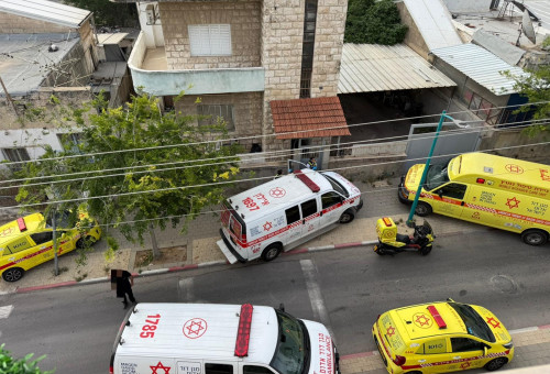 אמבולנסים בזירת אירוע אלימות ברמלה (צילום: תיעוד מבצעי מד"א)
