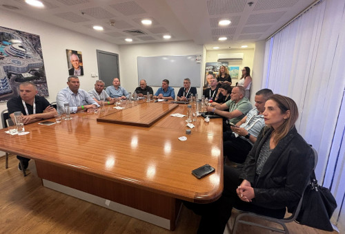 פגישת ראשי הרשויות לאחר ניסיון חיסולו של ראש עיריית ג'יידה מכר (צילום: ללא)