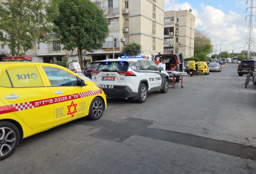 ילדה בת 7 נפלה מקומה רביעית בתל אביב, מצבה קשה (צילום: תיעוד מבצעי מד"א)