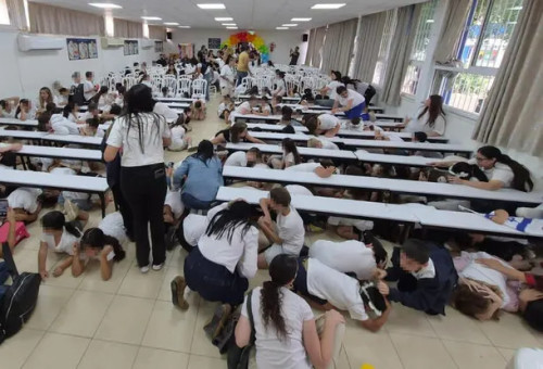 תלמידים תופסים מחסה  (צילום: שימוש לפי סעיף 27א')
