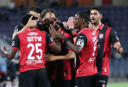 שחקני הפועל ירושלים חוגגים (צילום: דני מרון)