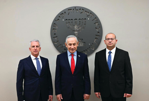 רונן גופמן, בנימין נתניהו ודדי ברנע (צילום: תקשורת המוסד)