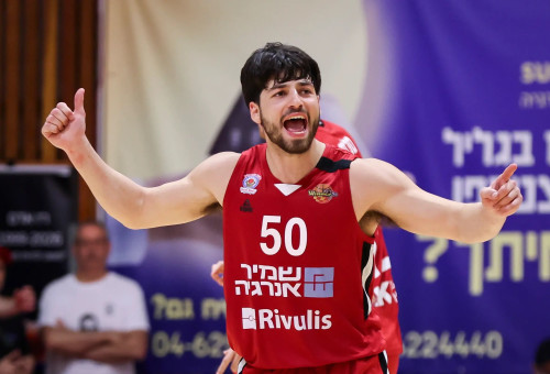 יובל שניידרמן שחקן הפועל גליל עליון (צילום: מאור אלקסלסי)