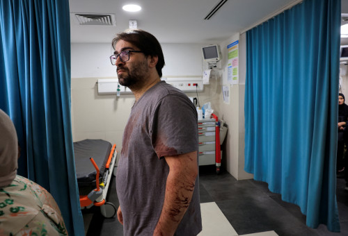 אב המשפחה שנפגעה מאש צהל בחברון פהאד אבו הייקל  (צילום: REUTERS/Mussa Qawasma)