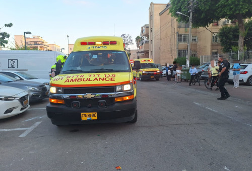 תאונה בקרית אתא: פעוטה כבת 3 נפצע באורח אנוש (צילום: תיעוד מבצעי מד"א)