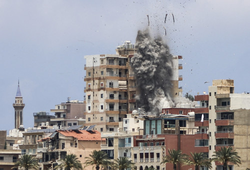תקיפה בצור (צילום: KAWANT HAJU / AFP via Getty Images)