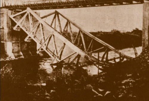 גשר שיח' חוסיין שקרס לתוך הירדן 1946 (צילום: ארכיון ההגנה)