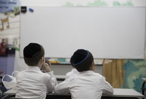 תלמידים בבית ספר לבנים (צילום: Nati Shohat/Flash90)