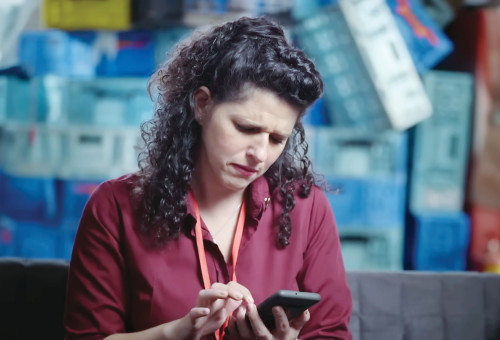 שירה שטיינבוך. קופה ראשית  (צילום: צילום מסך כאן 11)