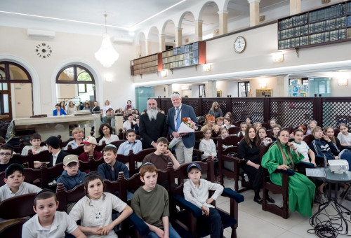 מסיבת סוף שנת הלימודים המסורתית באודסה, אוקראינה (צילום: יח"צ קהילות יהודיות באודסה)