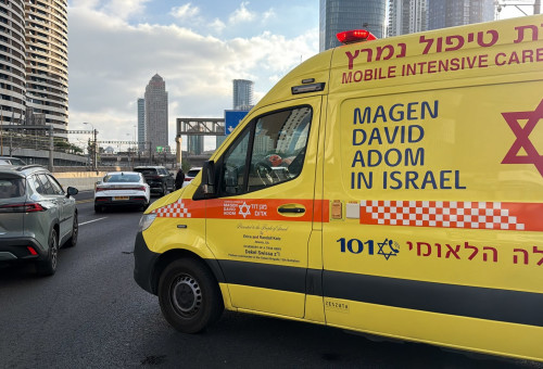 עומס תנועה בעקבות התאונה באיילון (צילום: תיעוד מבצעי מד"א)