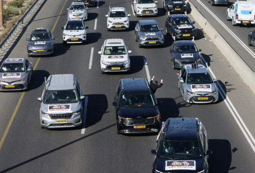 שיירת מחאת החרדים (צילום: מרק ישראל סלם)