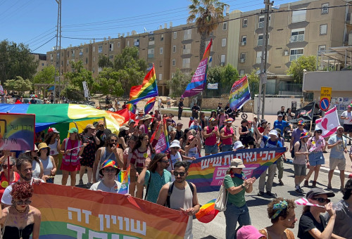 מצעד הגאווה במצפה רמון 2026 (צילום: שמעון בוקשטיין)