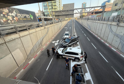 מזירת האירוע במנהרת לה גארדיה בתל אביב (צילום: דוברות המשטרה)