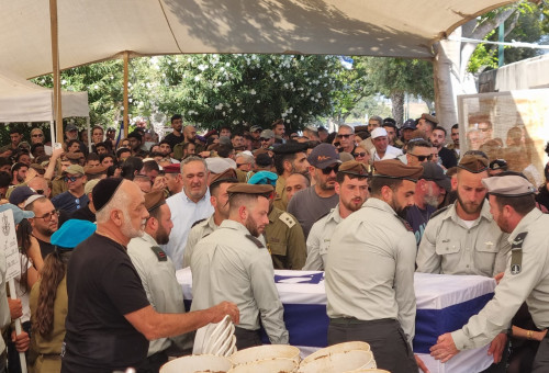 הלווייתו של סרן דוד חזות ז"ל בבית העלמין באשקלון (צילום: יניר יגנה, וואלה!)