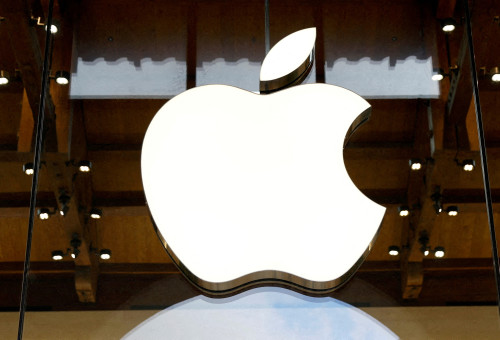 אפל, APPLE (צילום: REUTERS/Abdul Saboor/File Photo)