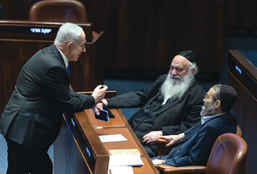 משה גפני, יצחק גולדקנופף ובנימין נתניהו (צילום: יונתן זינדל, פלאש 90)