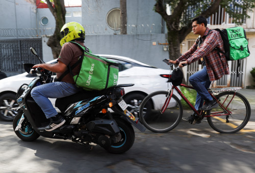 שירות המשלוחים Uber Eats במקסיקו (צילום: רויטרס)