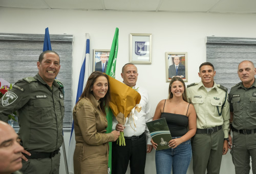 פקד איתן אמסלם בטקס בבה"ד 1 (צילום: דובר מג"ב)