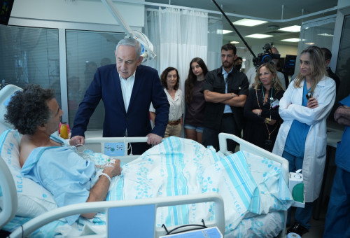 בנימין נתניהו בביקור פצועי צה"ל בבית החולים רמב"ם (צילום: קובי גדעון/לע"מ)