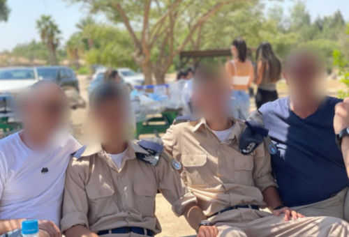 שני בוגרי קורס הטיס החדשים (צילום: דובר צה"ל)