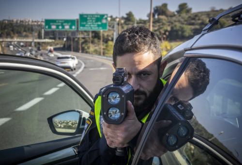 שוטר תנועה (צילום: חיים גולדברג פלאש 90)