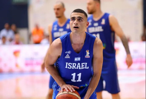 האם בחלון הבא נראה אחרת? מדר (צילום: אודי ציטיאט)