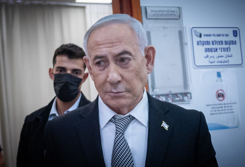 בנימין נתניהו בבית המשפט (צילום: יונתן זינדל פלאש 90)