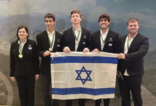 נבחרת ישראל בפיזיקה באולימפיאדת המדעים  (צילום: משרד החינוך ומרכז מדעני העתיד)