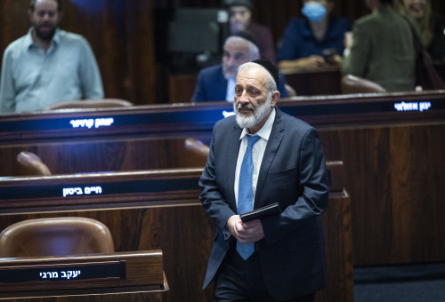 אריה דרעי אחרי ההצבעה על הקפאת מעצר עריקים חרדים (צילום: חיים גולדברג פלאש 90)