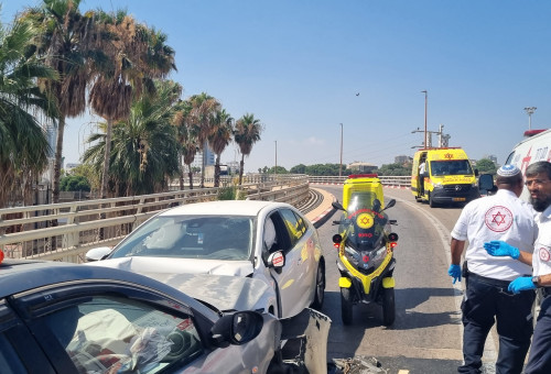 צוותי מד"א בזירת התאונה באשדוד (צילום: צילום מבצעי מד"א)