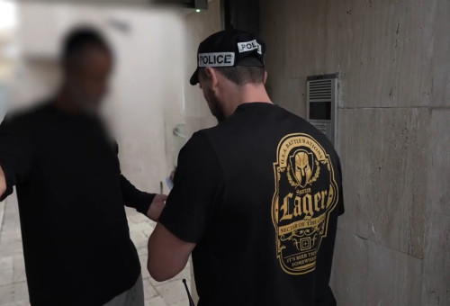 המעצר של יוסי מוסלי (צילום: צילום מסך דוברות המשטרה)
