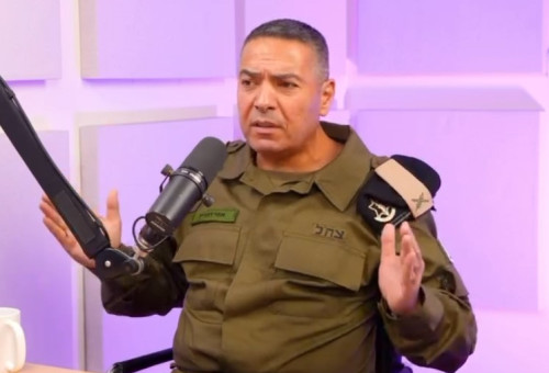 דובר צה"ל אפי דפרין בראיון לנדב פרי (צילום: all in podcastim)