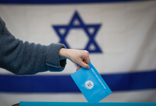הצבעה בקלפי (צילום: אוליבייה פיטוסי פלאש 90 )