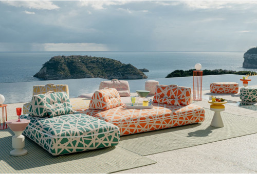 ריהוט חוץ Roche Bobois, להשיג בפיטרו הכט (צילום: יח"צ)
