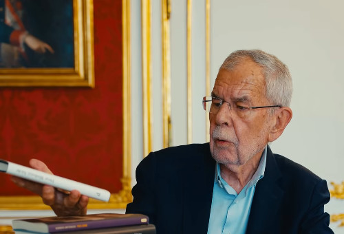 אלכסנדר ואן דר בלן על ספרו החדש של דרור משעני "הזדמנות לפני אחרונה" (צילום: צילום מסך)