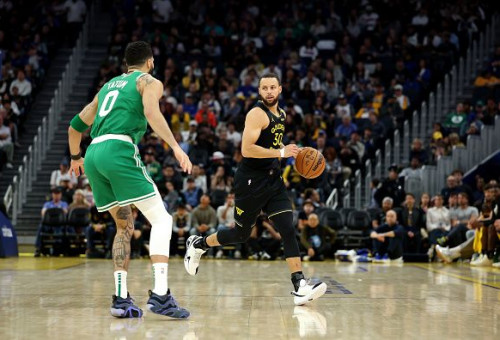 סטף קרי מול בוסטון (צילום: Getty images)