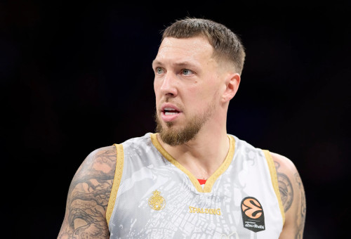 דניאל תייס במדי מונאקו (צילום: GettyImages, Ion Alcoba Beitia)