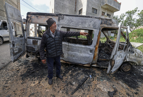 מכונית שרופה בכפר ג'אלוד ב-22 במרץ 2026 (צילום: Getty images)