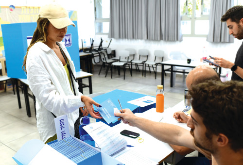 קלפי בתל אביב (צילום: תומר נויברג פלאש 90)